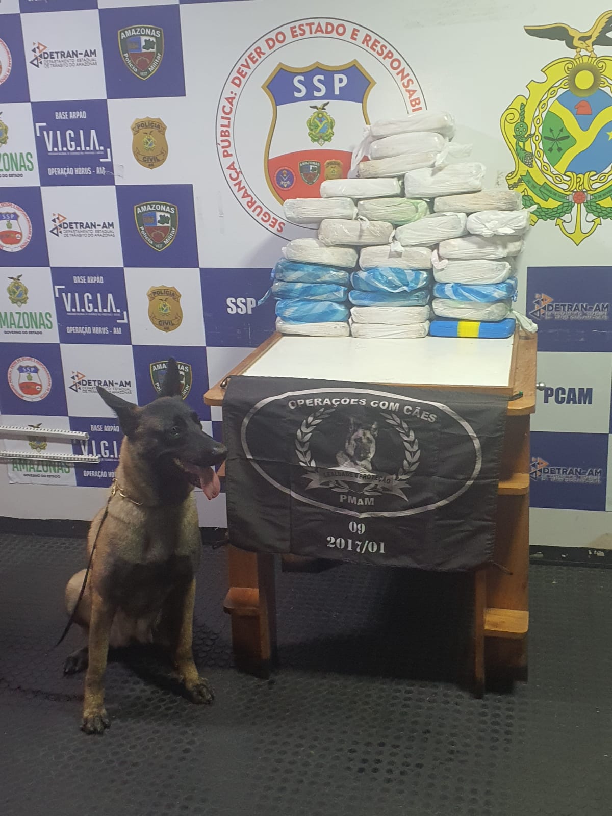 Drogas são encontradas durante fiscalização em embarcação em Coari