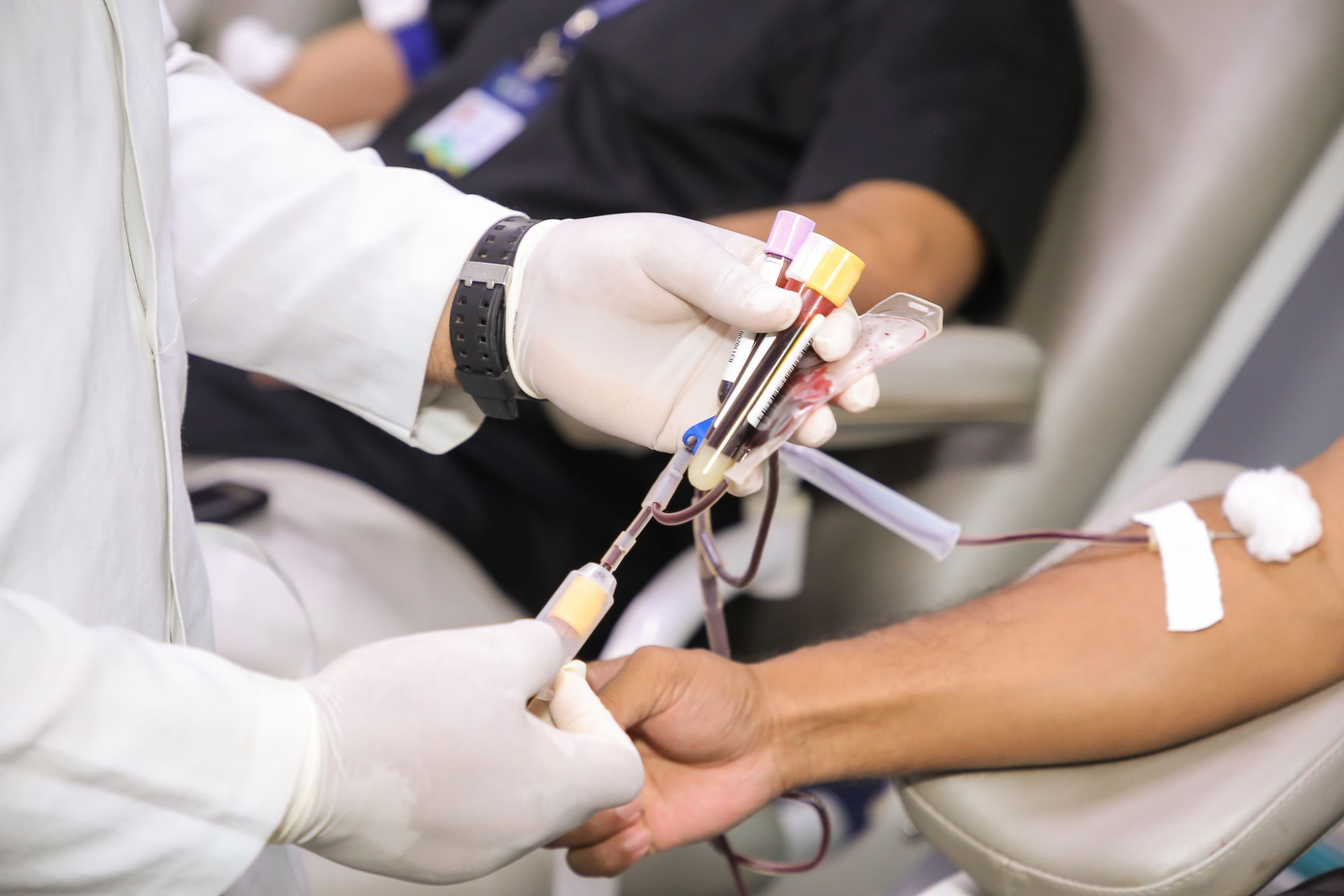 Com queda no estoque de sangue, Hemoam convoca doadores com urgência
