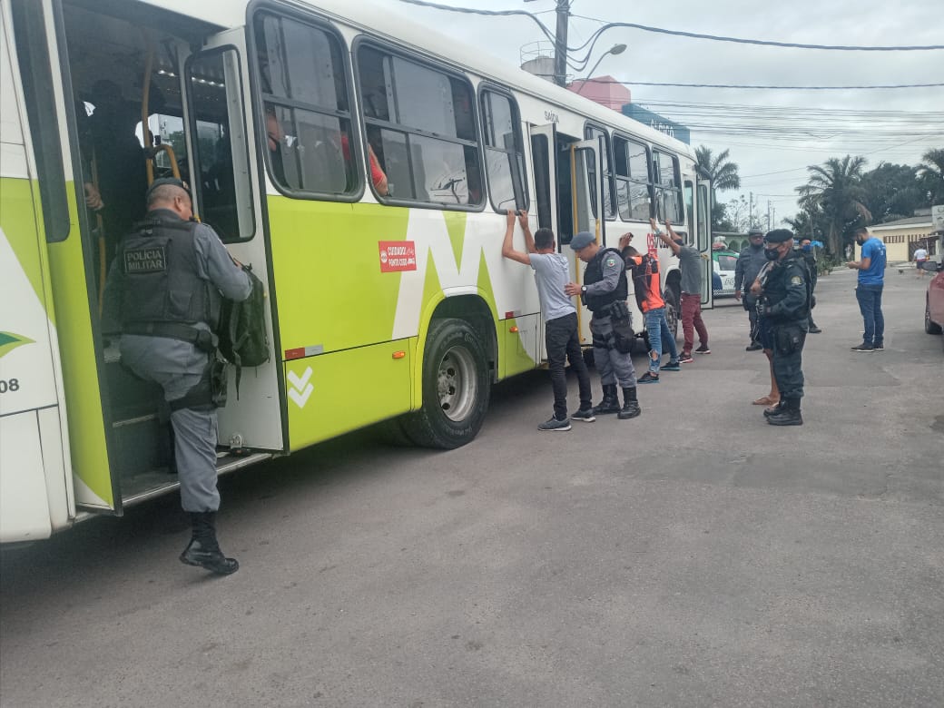 Quatro são presos após assaltar ônibus da linha 641 em Manaus 