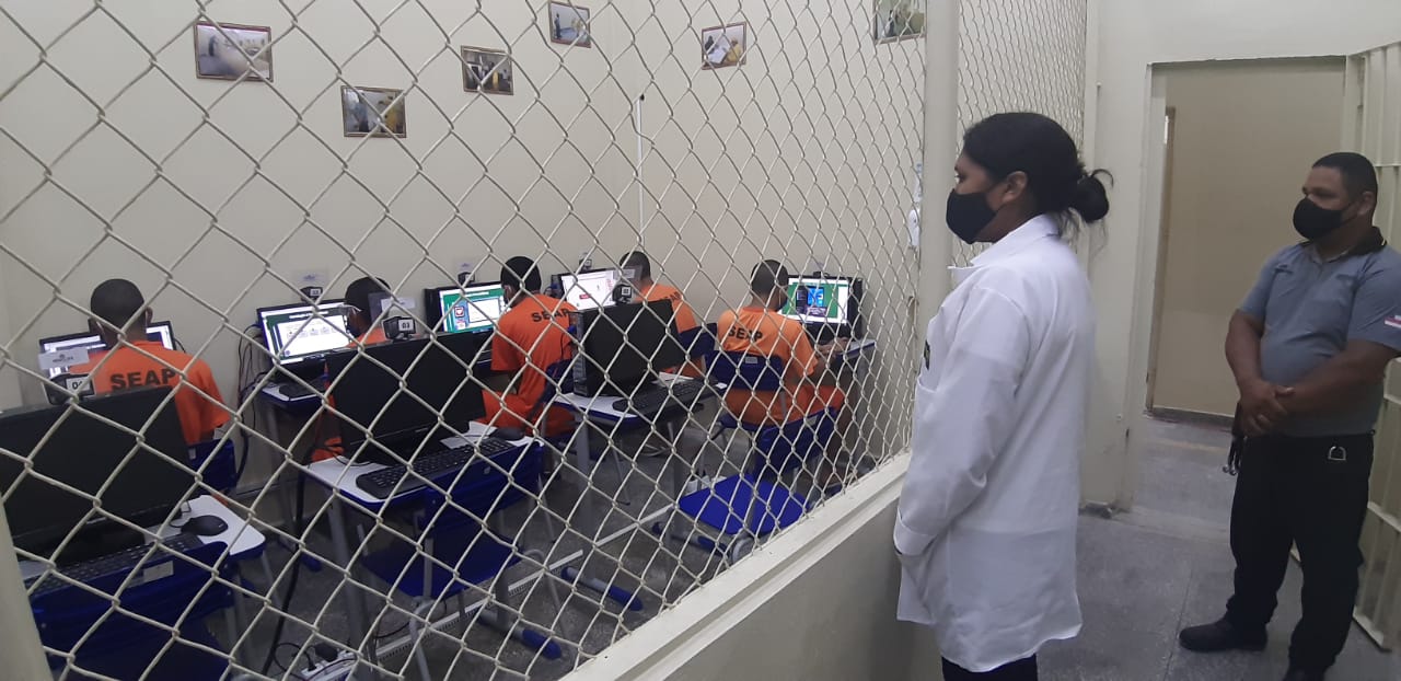 Detentos do CDPM1 recebem cursos profissionalizantes em Manaus