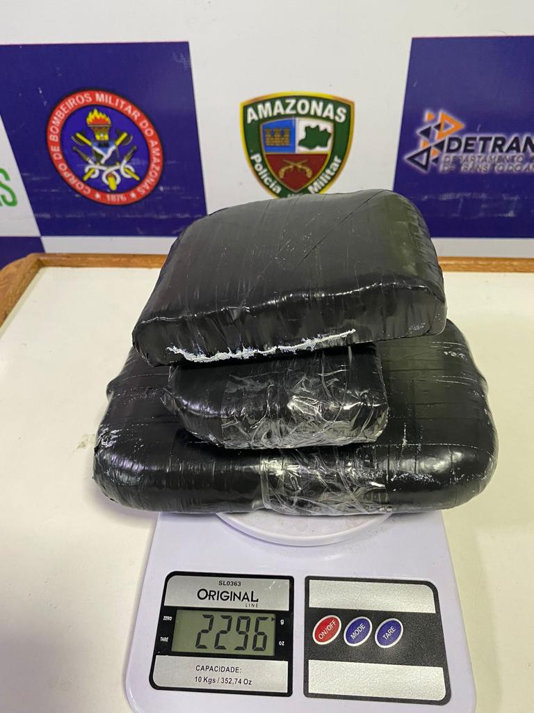 Mulheres são flagradas com drogas presas ao corpo em barco no Amazonas