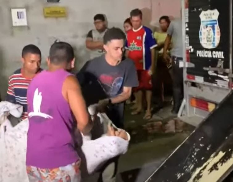 Mulher crava faca no peito do marido durante discussão em Manaus