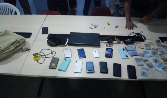 Trio é perseguido e preso após assaltar autoescola em Manaus