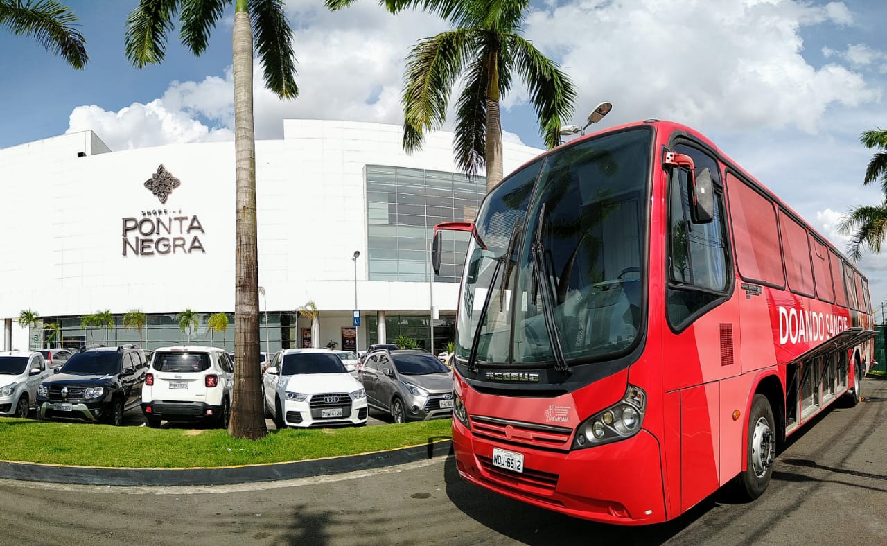 Unidade móvel do Hemoam recebe doação de sangue em shopping de Manaus