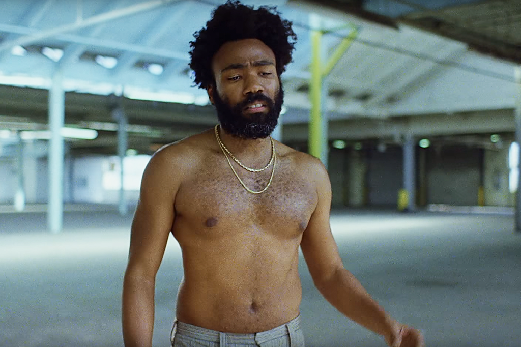 Donald Glover anuncia série sobre Sr. e Sra. Smith com Phoebe-Waller Bridge
