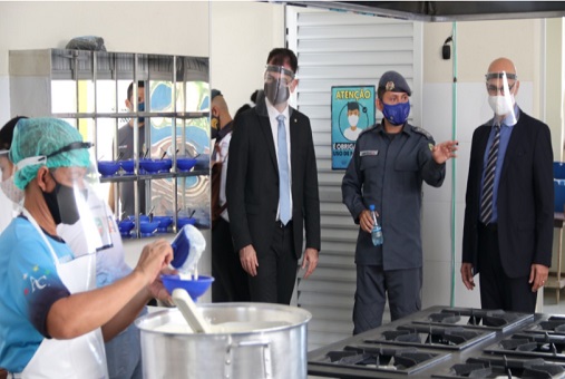 Defensoria atende famílias de Manaus com problemas no 'Nossa Merenda'