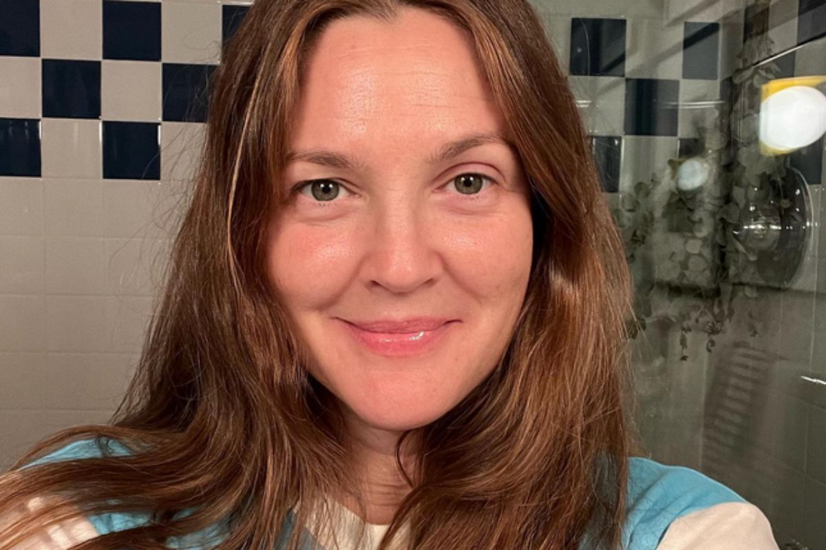 Drew Barrymore conta que mãe proibia doces, mas liberava drogas e álcool