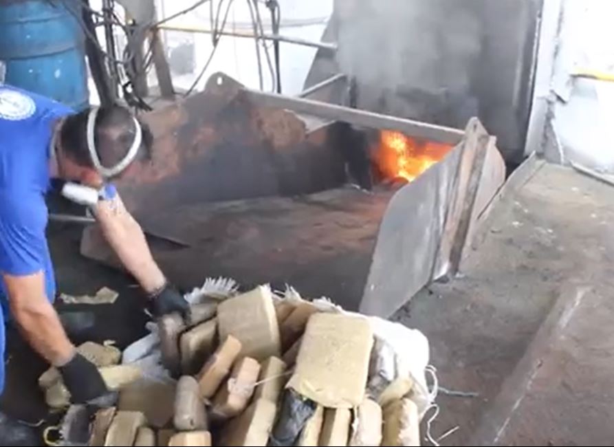 Duas toneladas de drogas são destruídas em Manaus 
