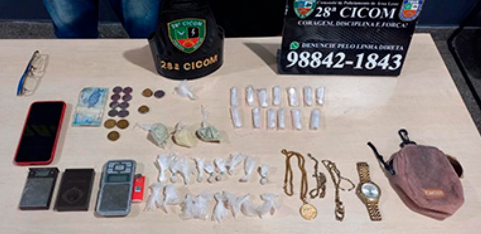 Homem tenta correr ao ver policiais e acaba preso com drogas em Manaus