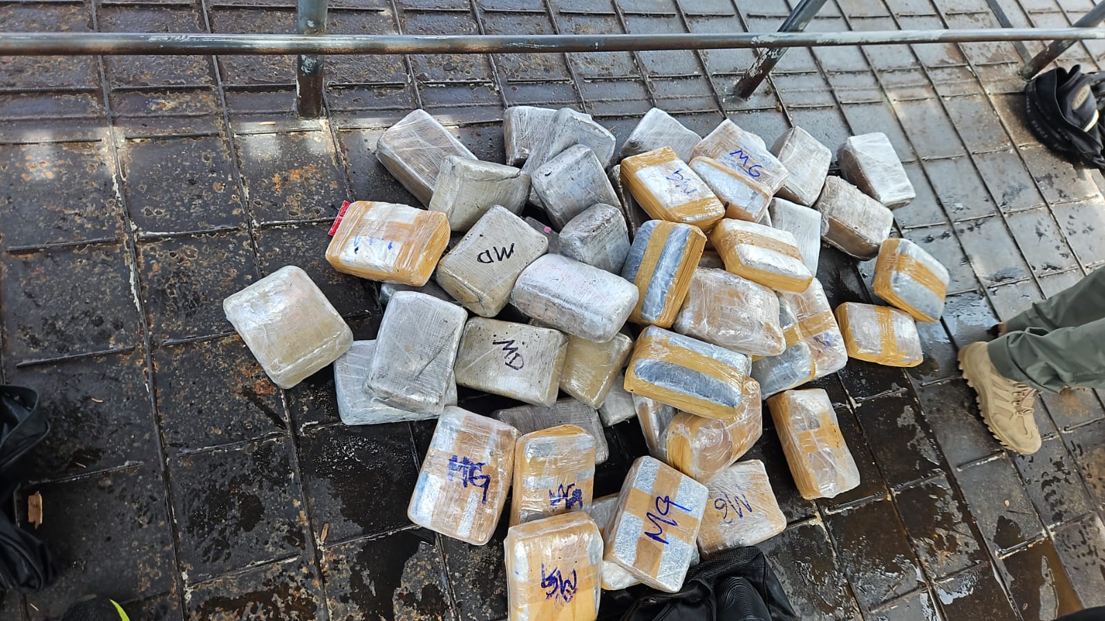 'JC' é preso com drogas avaliadas em R$750 mil em embarcação no Rio Negro