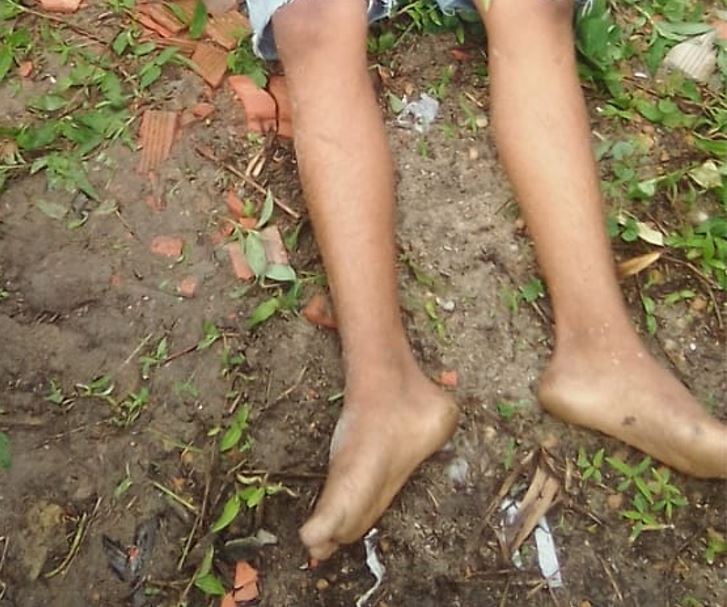 Adolescente perde controle de moto e morre ao colidir com poste em Manaus