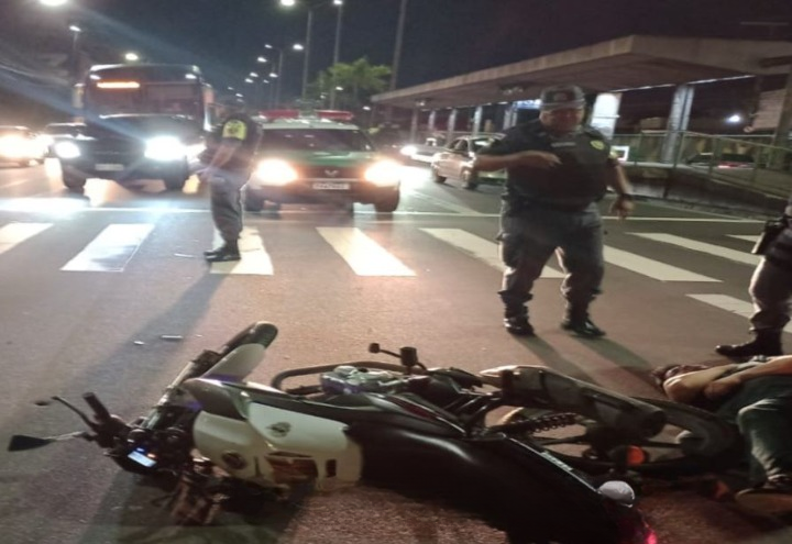 Acidente com motocicleta deixa homem ferido em Manaus 