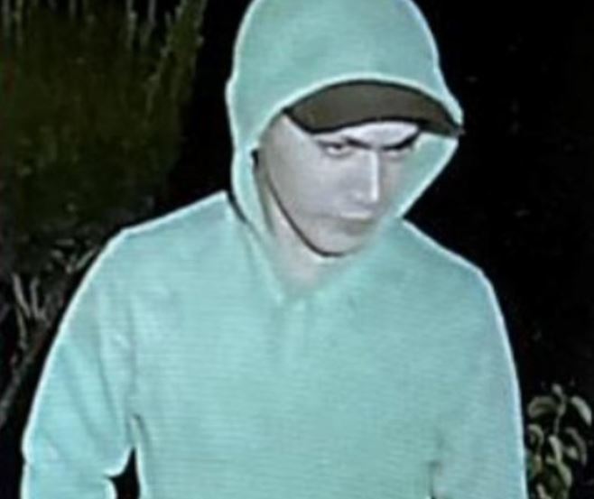 Brasileiro caçado pela polícia dos EUA rouba arma e troca tiros com morador