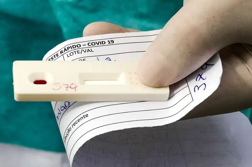 EUA deixam de exigir teste de covid para quem chega ao país de avião