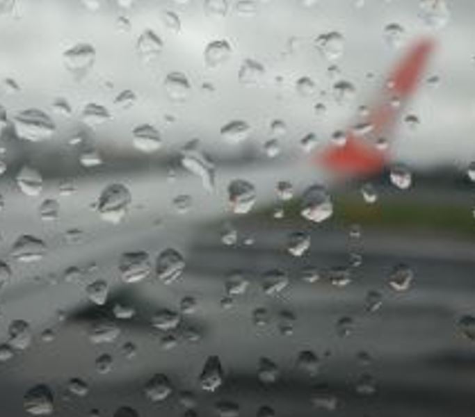 Temporal causa atrasos em voos no aeroporto de Manaus