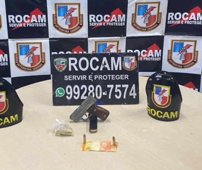 Homem é preso com arma artesanal e drogas em plena luz do dia em Manaus