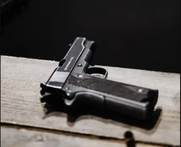 Adolescente é morto com tiro na cabeça ao tentar fugir de assalto em Manaus