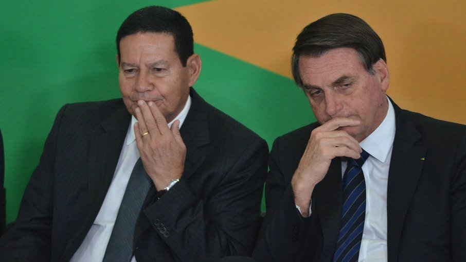 Mourão critica atuação do governo federal no enfrentamento da Covid-19