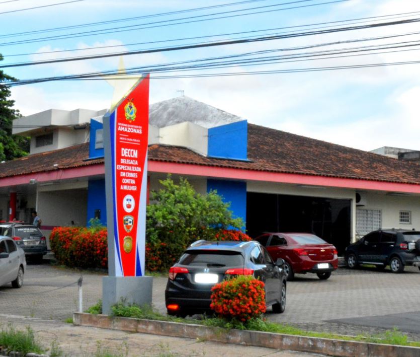 Lutador é preso em Manaus após espancar namorada por "desobedecer ordens"