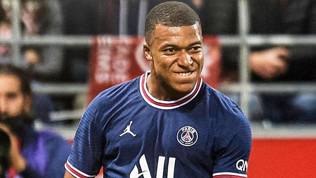 Mbappé supera Messi e Cristiano Ronaldo com 300 gols aos 24 anos