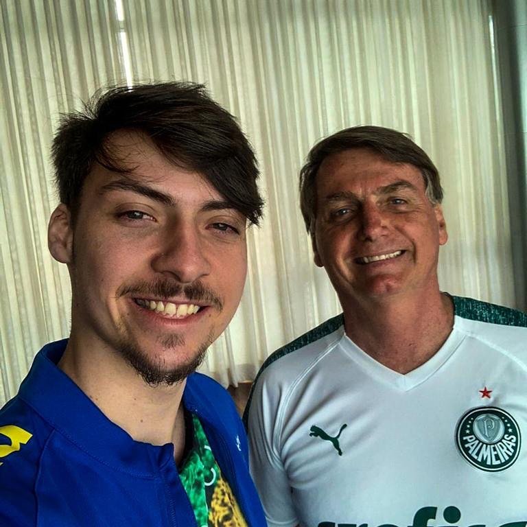Renan Bolsonaro abriu empresa com ajuda de lobista de investigada pela CPI, mostram mensagens