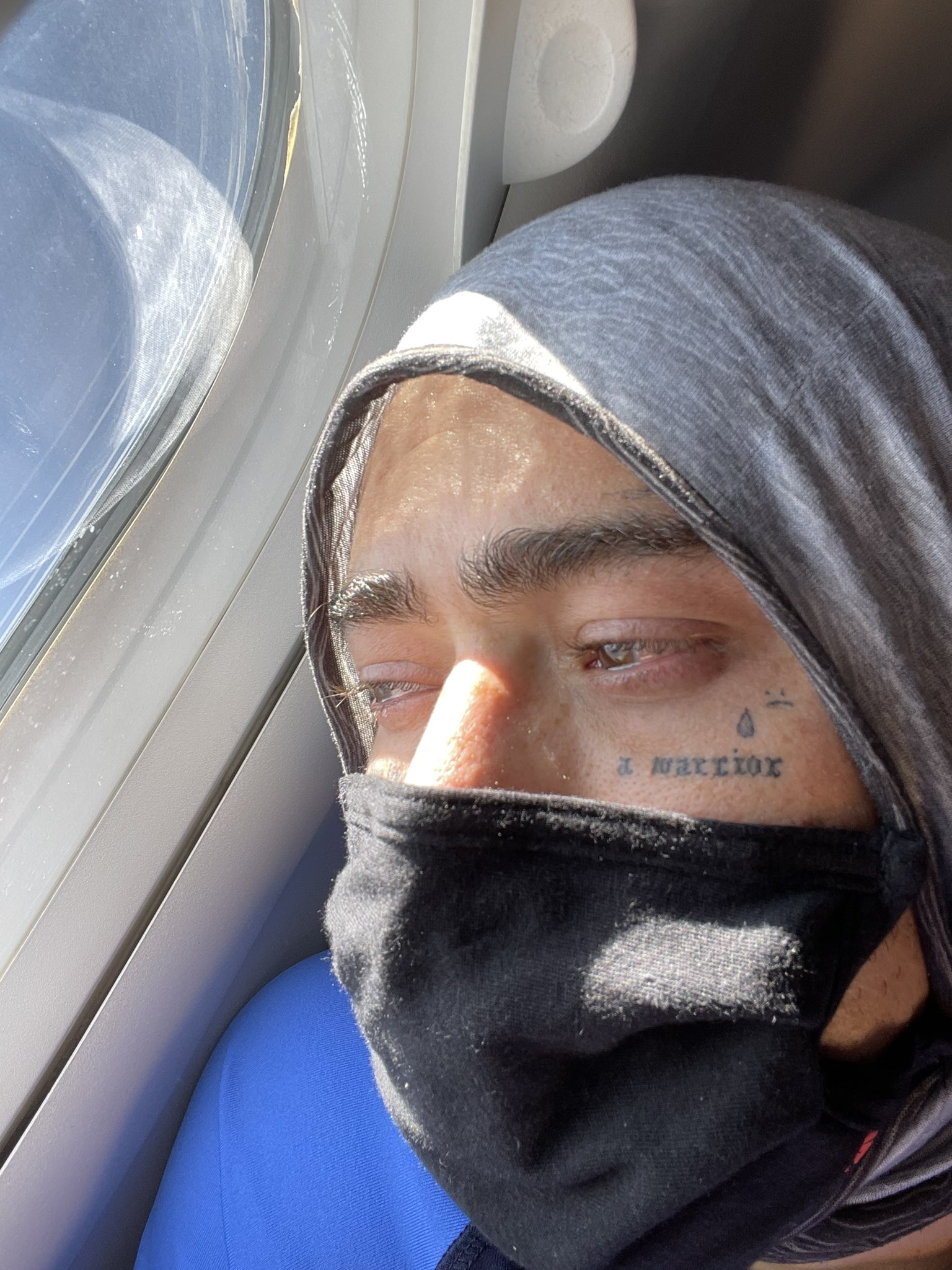 Whindersson aparece chorando em foto e faz desabafo