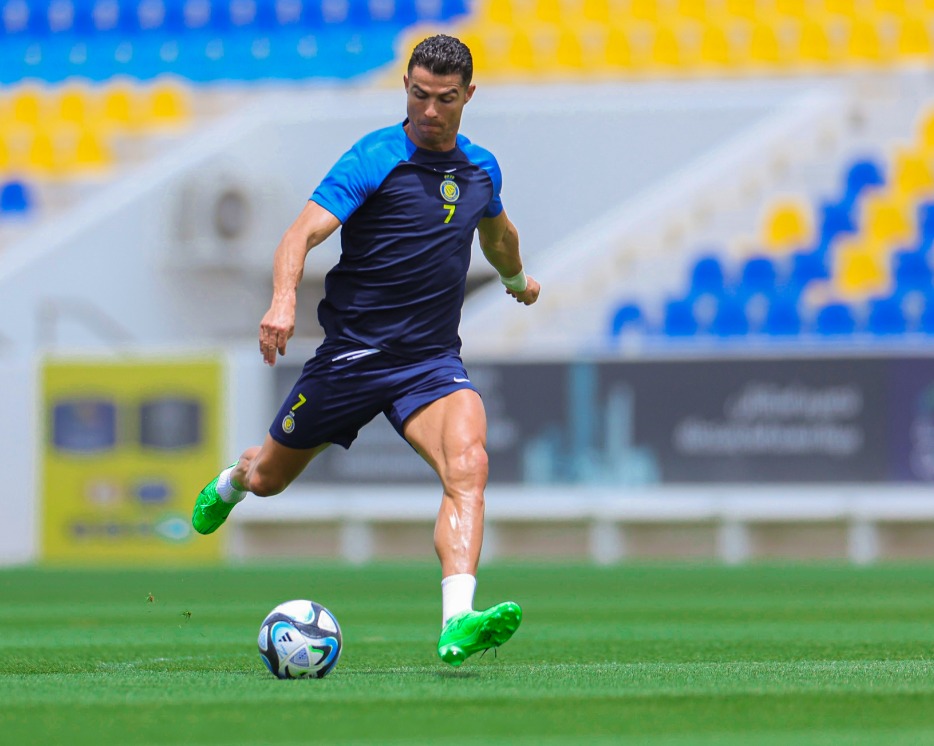 Ex-técnico do Real Madrid coloca Messi e Ronaldo em prateleira acima de Cristiano Ronaldo