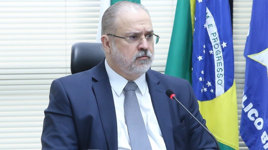 PGR diz não ver crime em diálogo de Bolsonaro e Kajuru sobre CPI da Covid