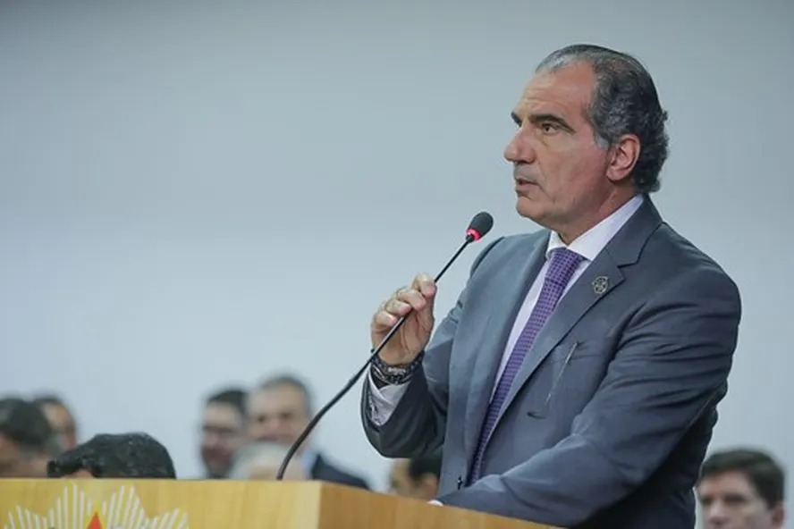 Presidente do STJD assina termo e comanda CBF até nova eleição