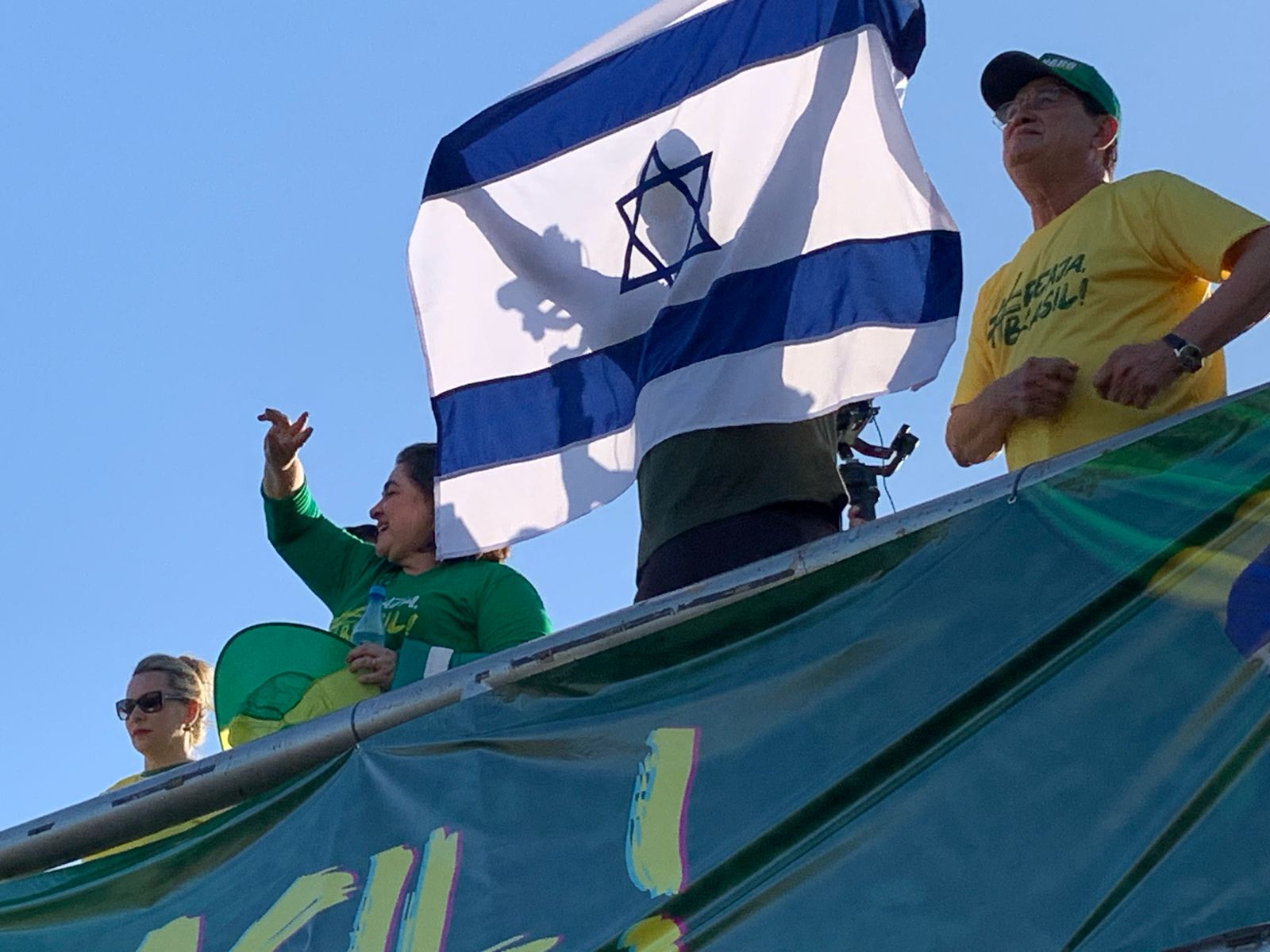 Confira fotos do ato 'Reaja, Brasil', na Ponta Negra, em Manaus