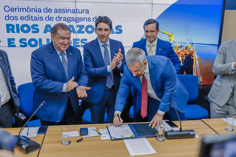 DNIT lança editais para dragagem dos rios Amazonas e Solimões