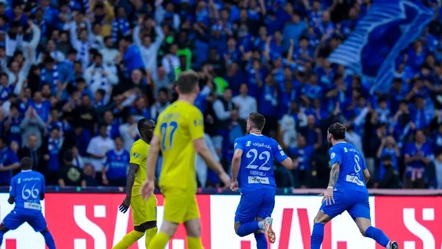 Al-Hilal supera Al-Nassr em jogo com polêmica de impedimento