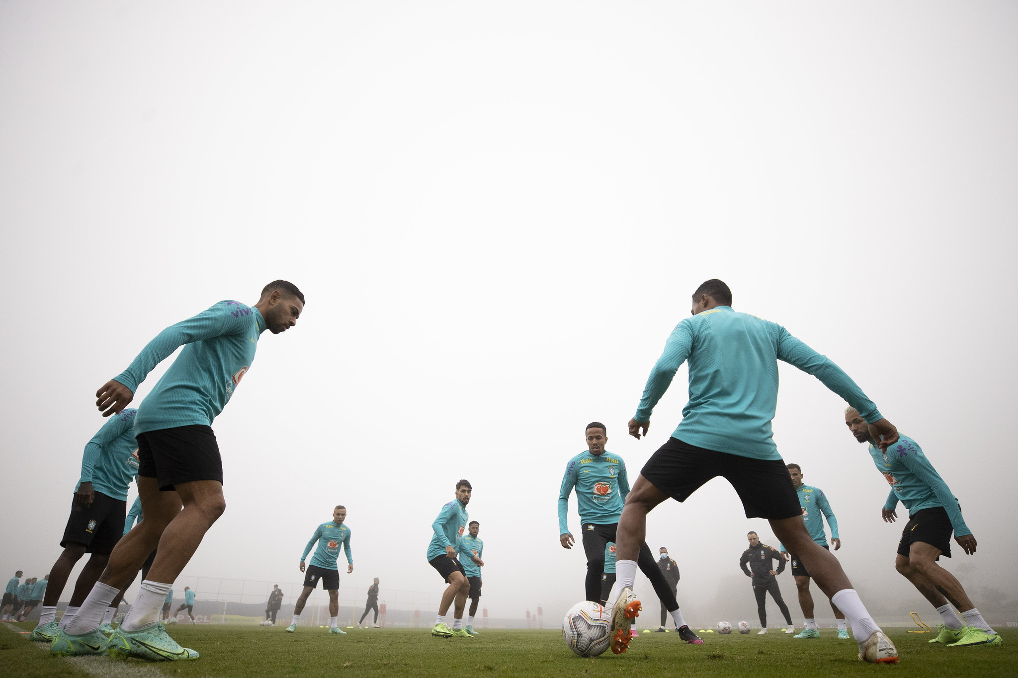 Brasil e Colômbia disputam hoje liderança da Copa América