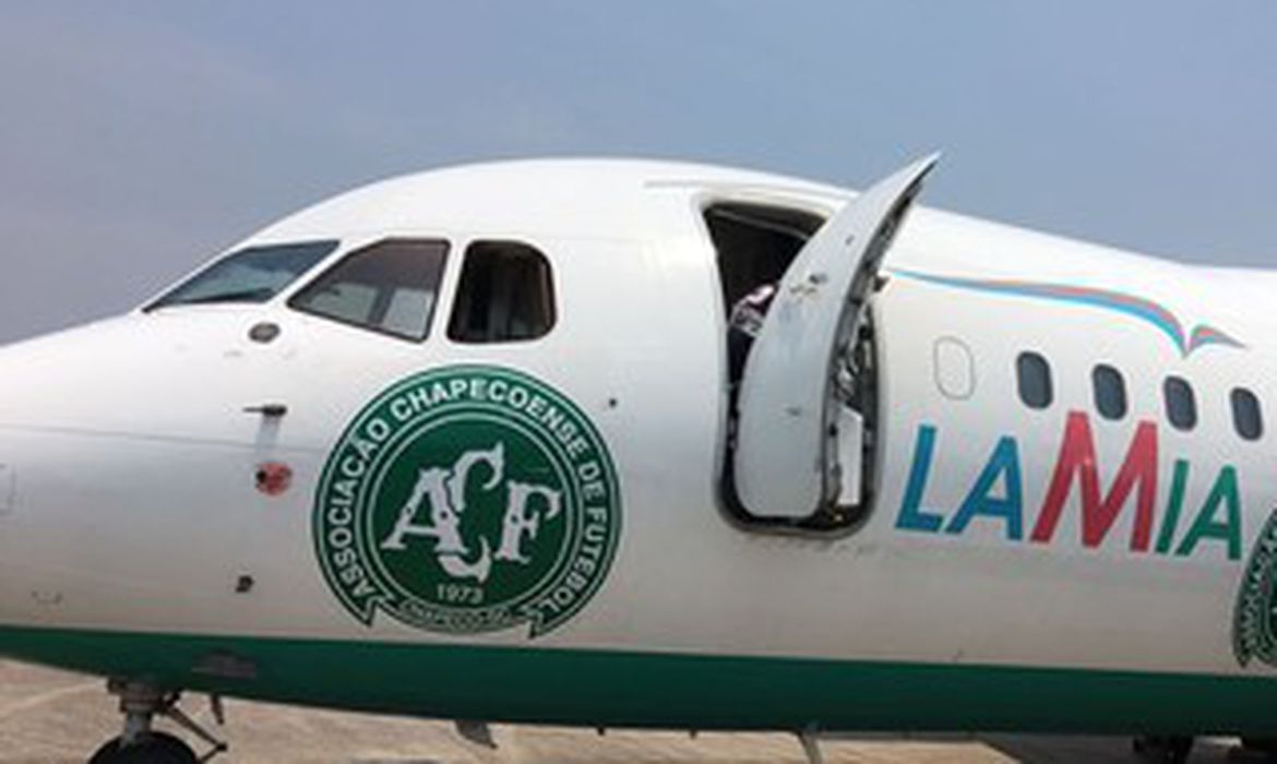 PF prende controladora de voo investigada por queda de avião da Chapecoense