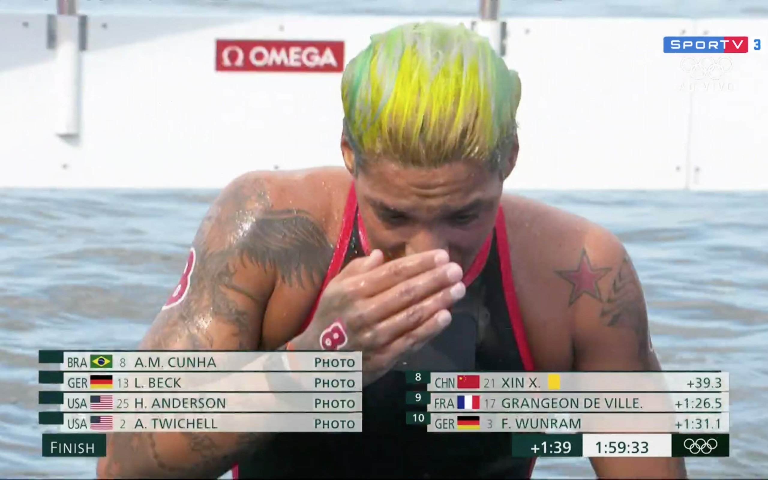 Ana Marcela brilha na maratona aquática e garante ouro para o Brasil