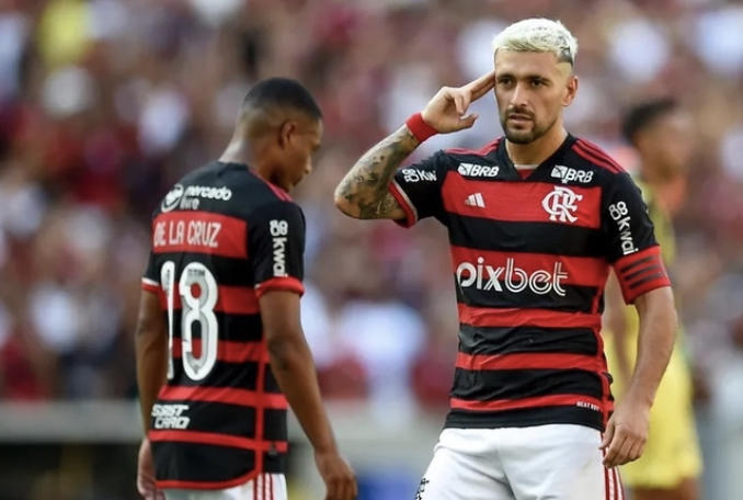 Arrascaeta celebra temporada e revela bronca de Filipe Luís