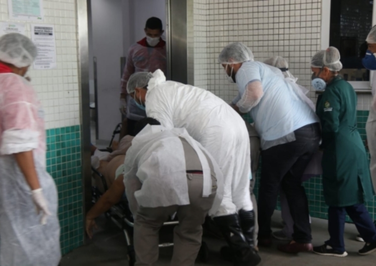 Covid-19: casos chegam a 16,9 milhões e mortes, a 473,4 mil