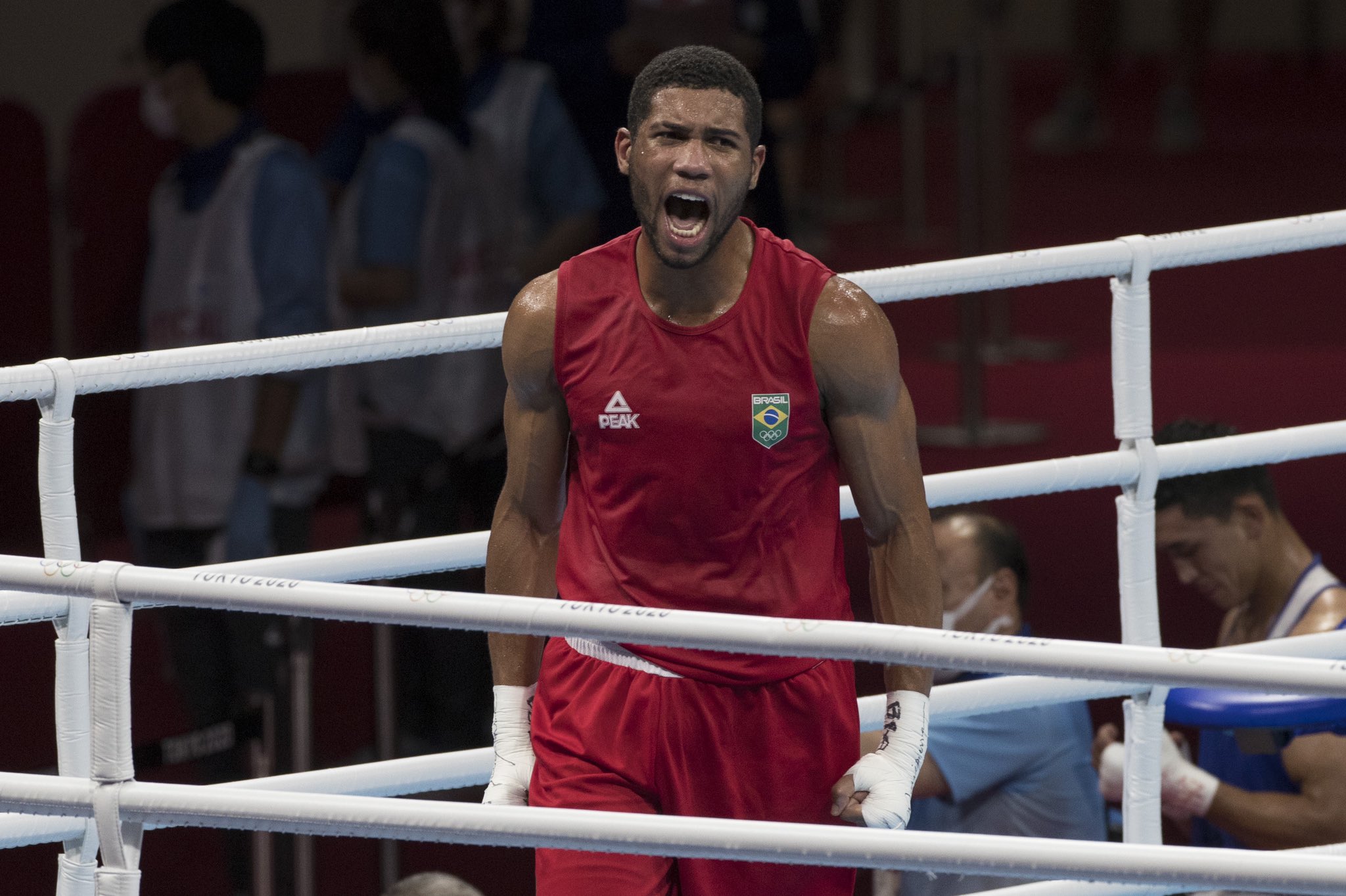 Hebert Conceição supera Gleb Bakshi e avança à final do boxe em Tóquio