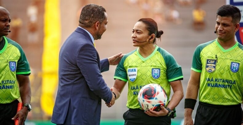 Árbitra Fifa, Edina Alves Batista apita a final da Copa Floresta