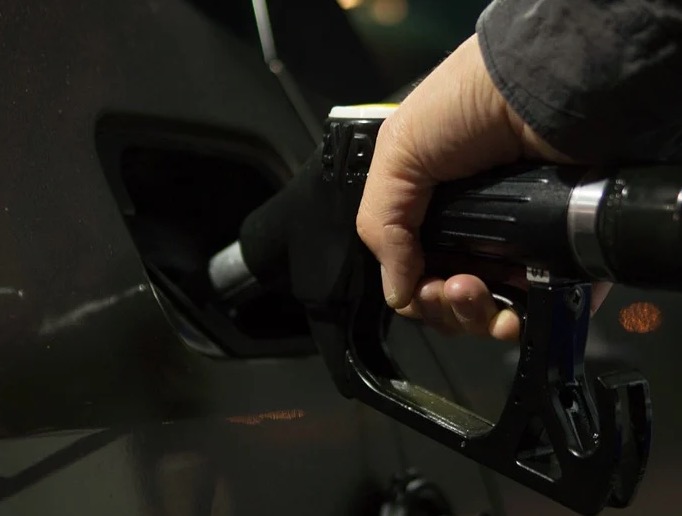 Petrobras anuncia que gasolina e diesel terão aumento a partir de sábado