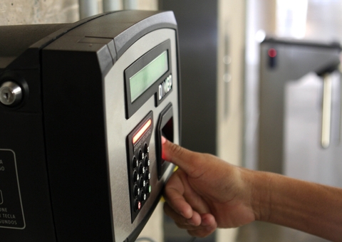 Em 2021, trabalhador pode ter que pagar banco de horas 'ao contrário'