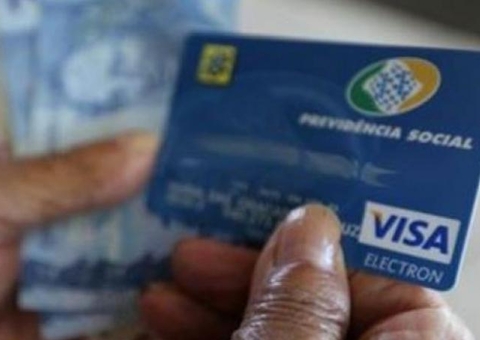 Governo deve antecipar abono salarial e 13º de aposentados do INSS 