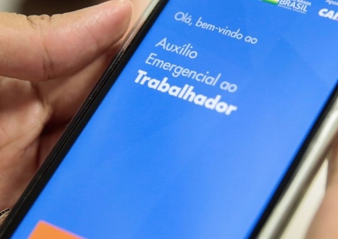 Parcela de R$ 300 do auxílio para informais deve ser creditada este mês