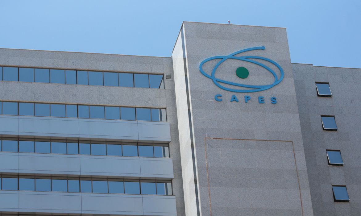 Termina dia 27 inscrição para bolsas de estudo da Capes