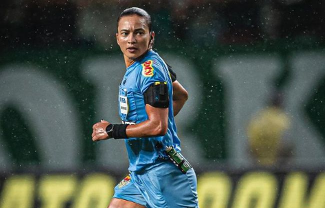 Edina Alves é escalada para apitar a semifinal da Copa feminina