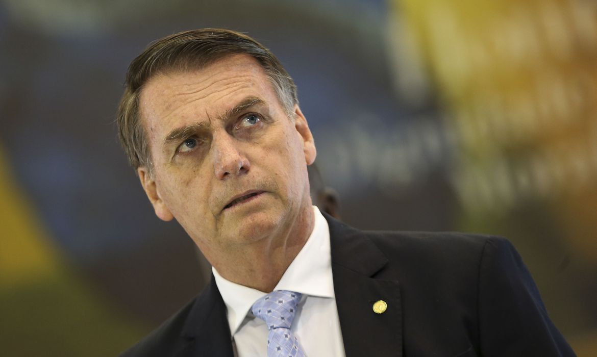 Bolsonaro sanciona lei que define visão monocular como deficiência