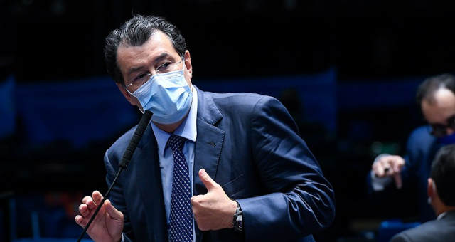 Eduardo Braga derruba MPs que ameaçavam Zona Franca de Manaus