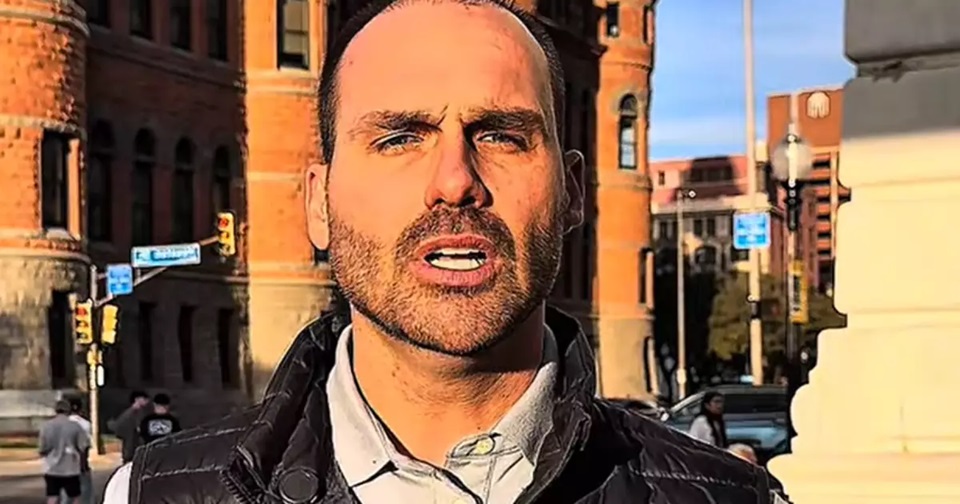 Eduardo Bolsonaro cogita pedir asilo nos EUA e diz não haver mais armas no Brasil contra Moraes