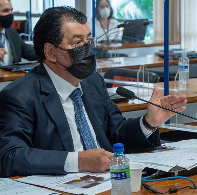 Eduardo Braga pede que população redobre cuidados para evitar 3ª onda