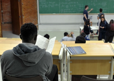 MEC lança edital para internacionalizar universidades brasileiras